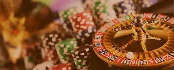 Live casino dealer table streamed on mobile for Filipino players at perya time